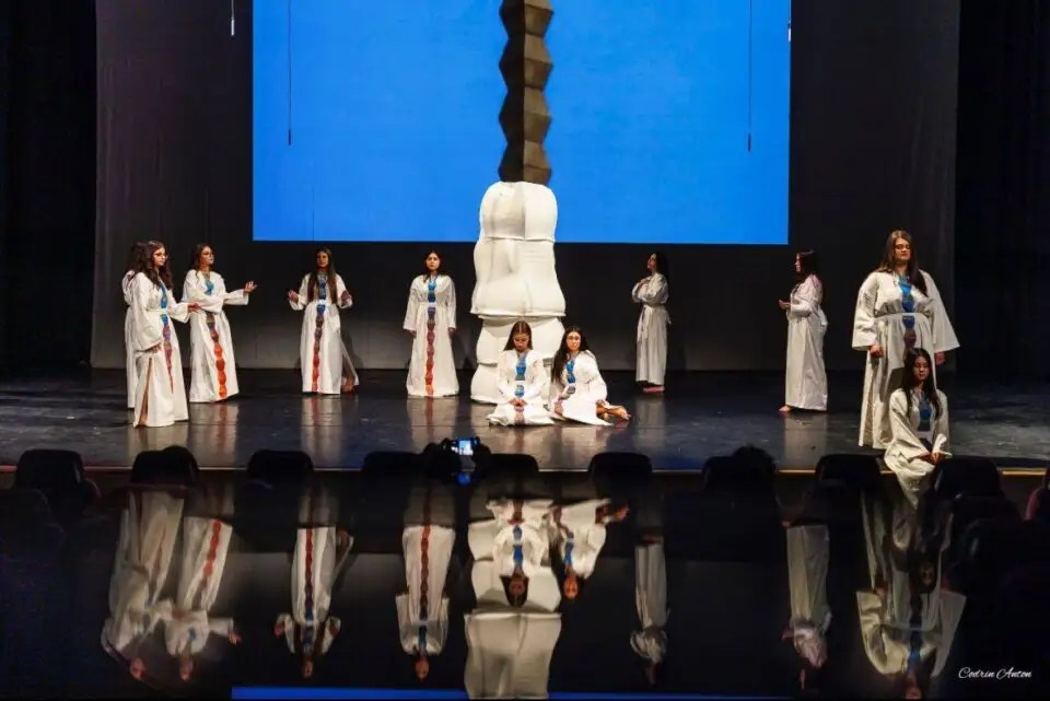 De la Fălticeni, caravana „Brâncuși, clopotul măiastru” ajunge în&nbsp;școli